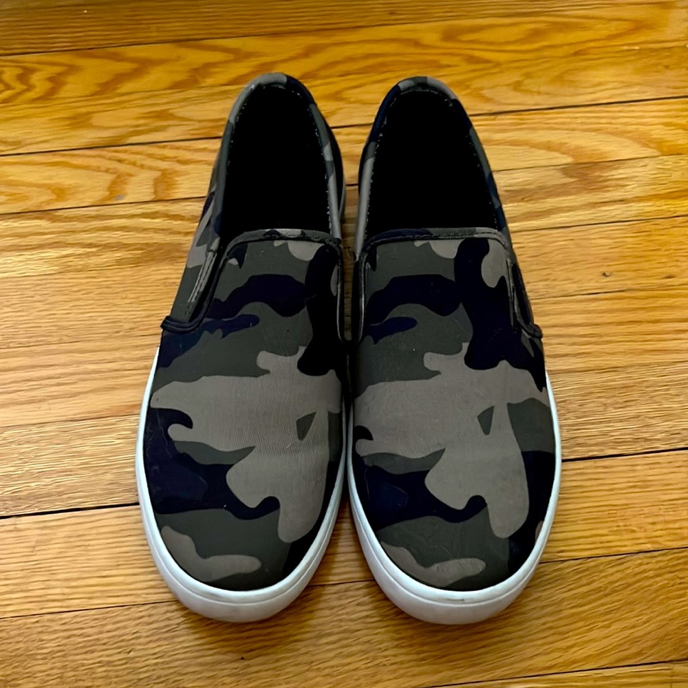 DSW Mix No 6 Ladies size 7 Camo slip-ons